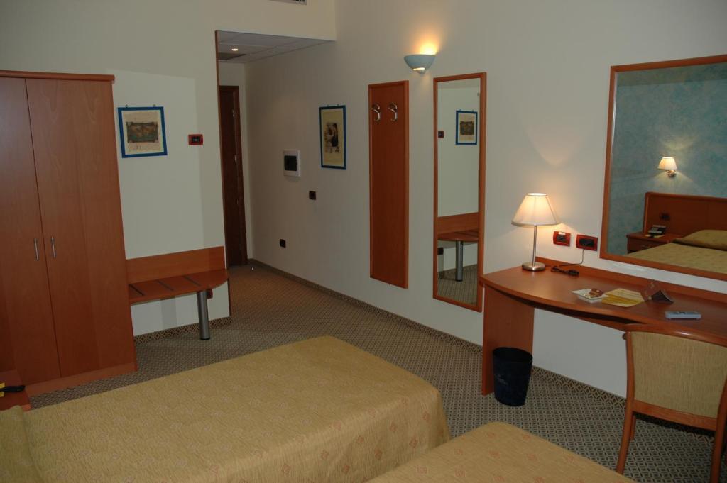 Hotel Brindor Poirino Pokój zdjęcie