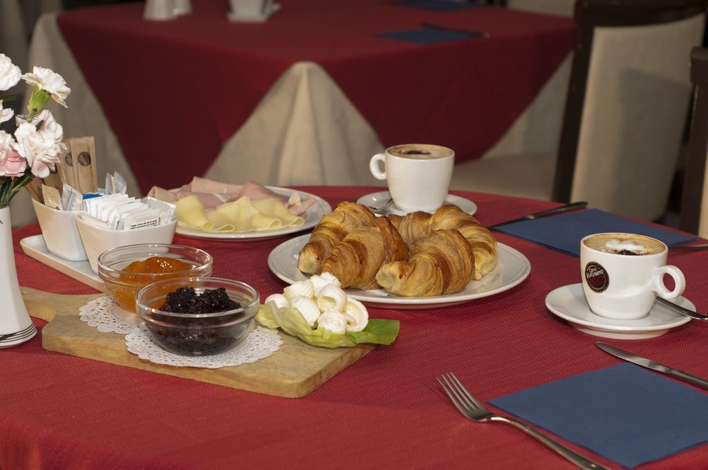Hotel Brindor Poirino Zewnętrze zdjęcie
