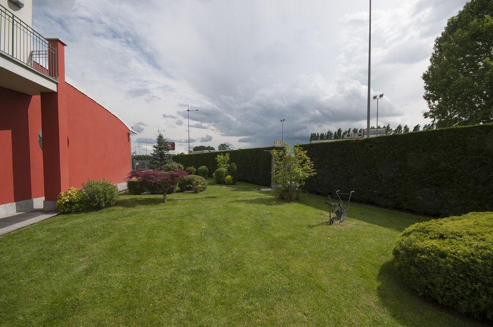Hotel Brindor Poirino Zewnętrze zdjęcie