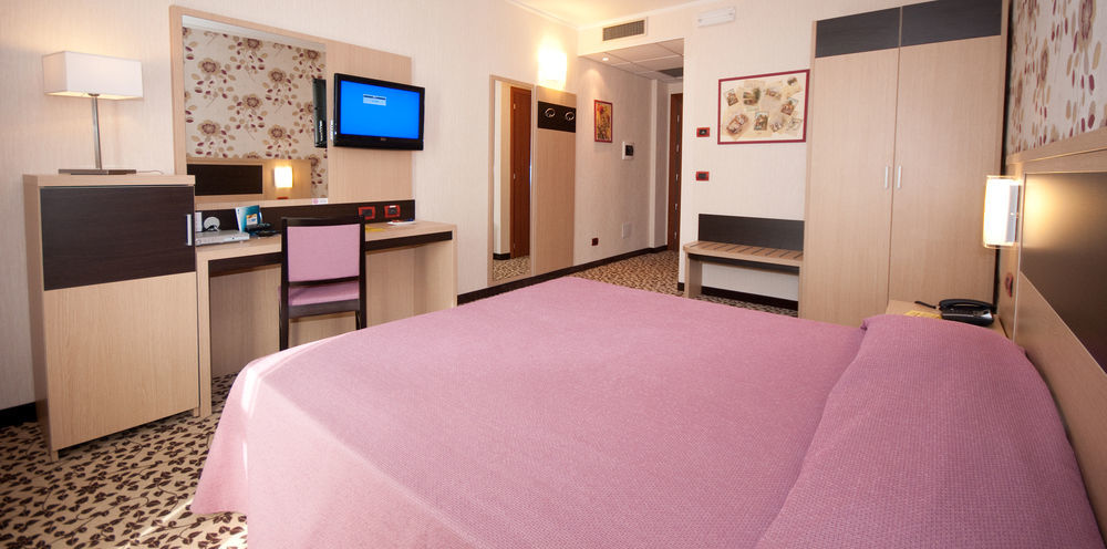 Hotel Brindor Poirino Zewnętrze zdjęcie
