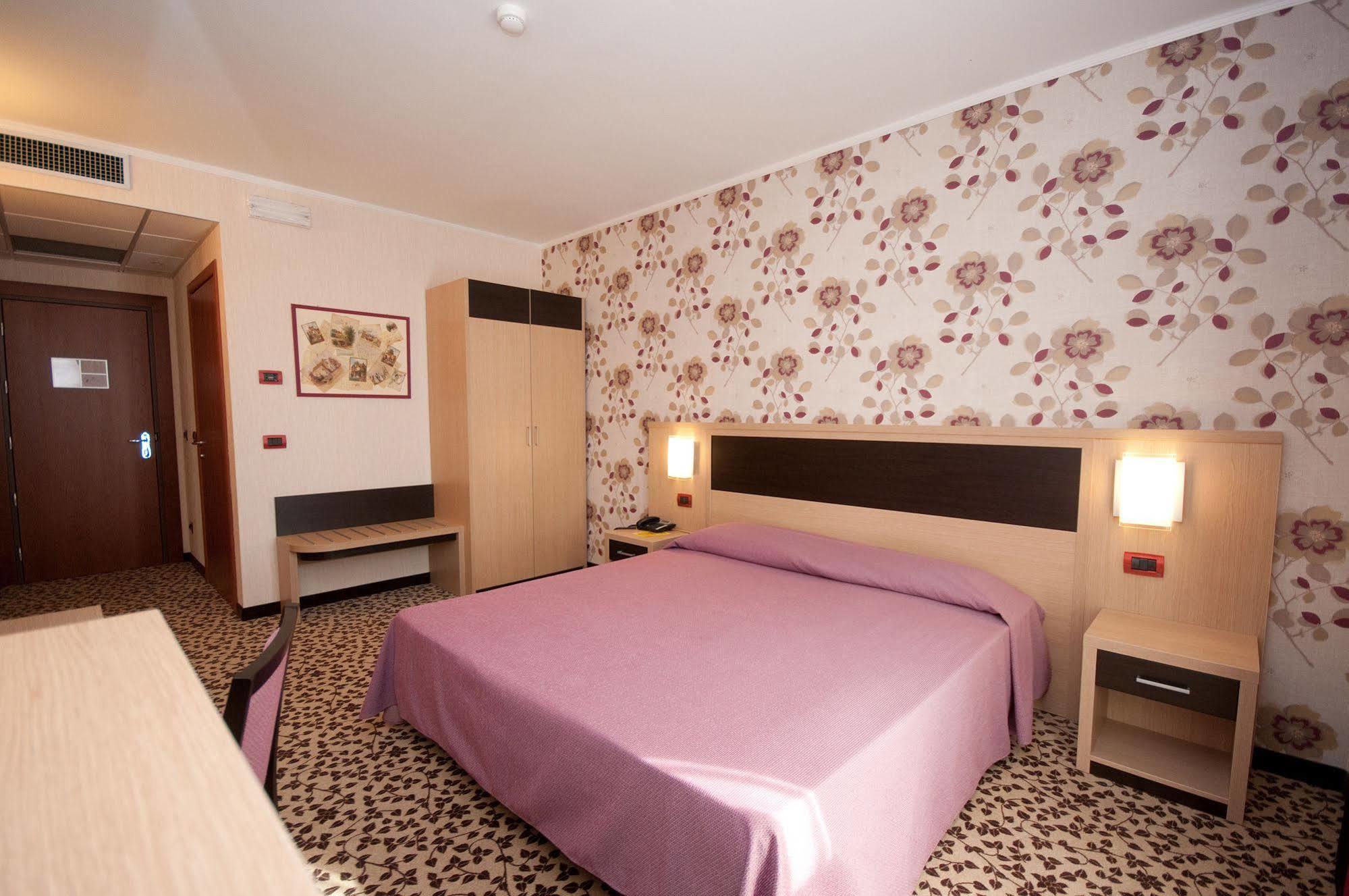 Hotel Brindor Poirino Zewnętrze zdjęcie