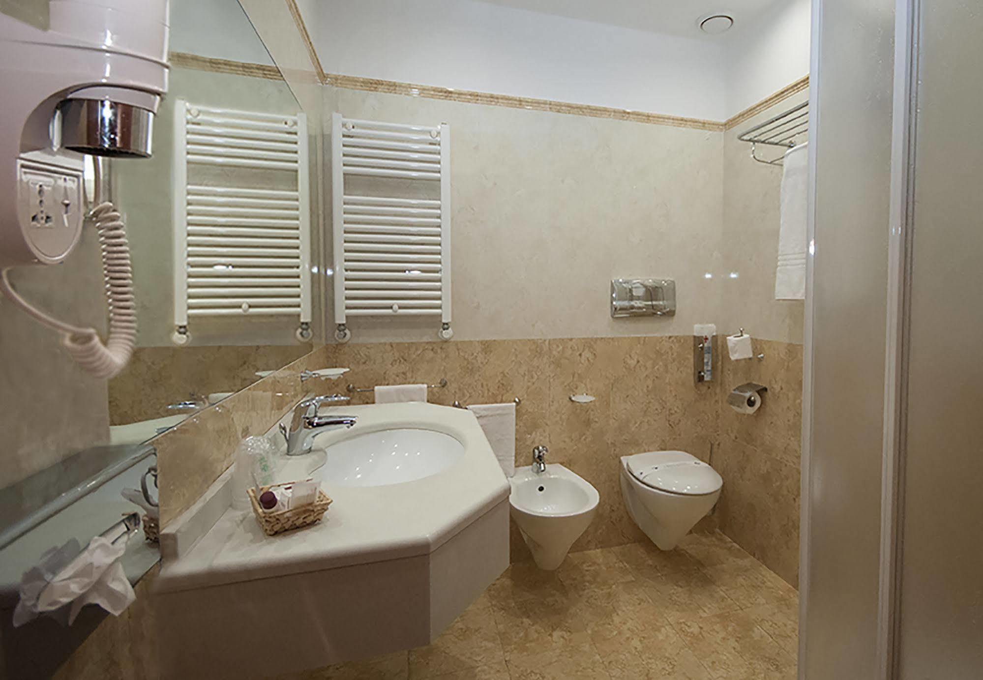 Hotel Brindor Poirino Zewnętrze zdjęcie