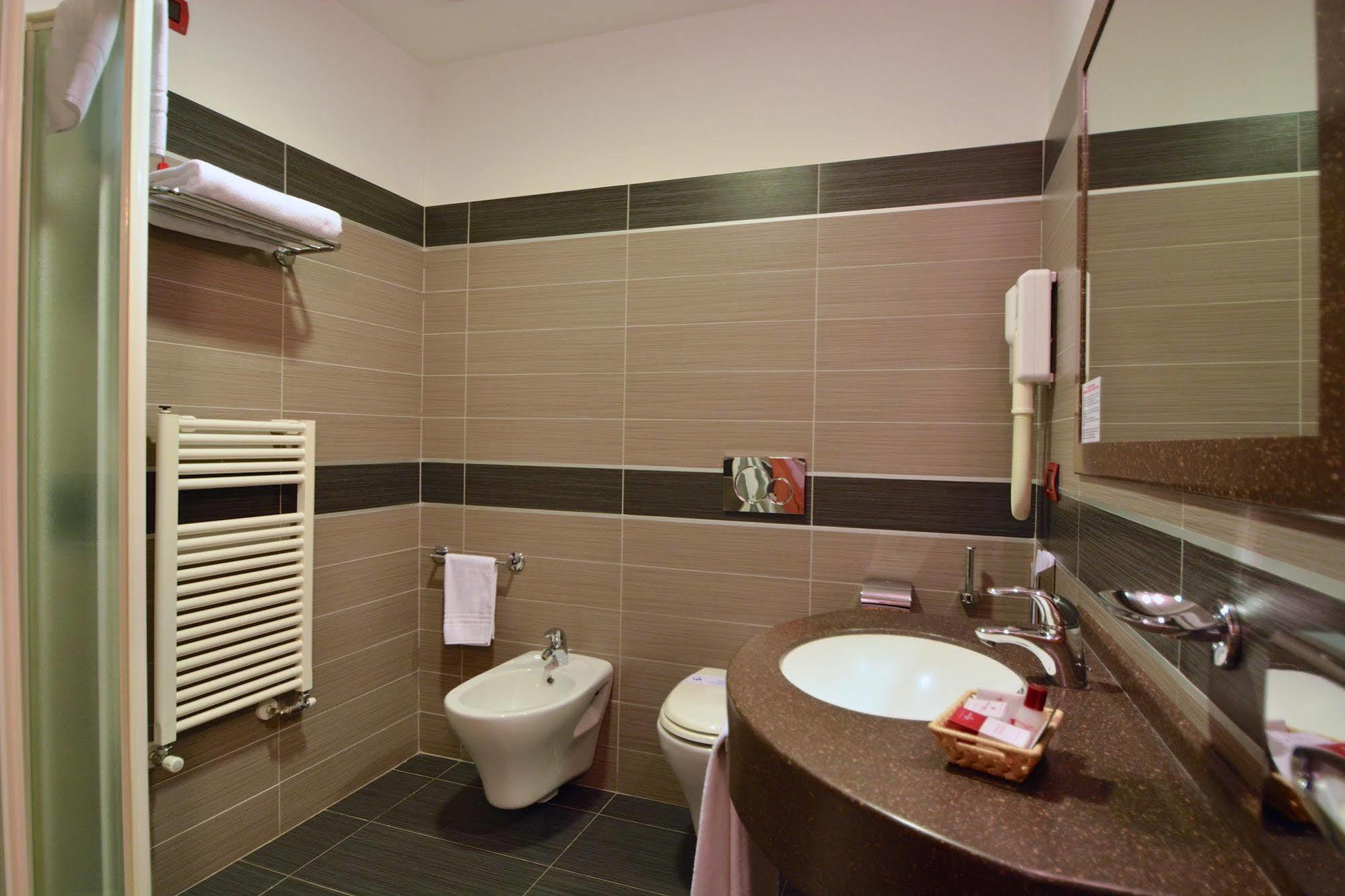 Hotel Brindor Poirino Zewnętrze zdjęcie