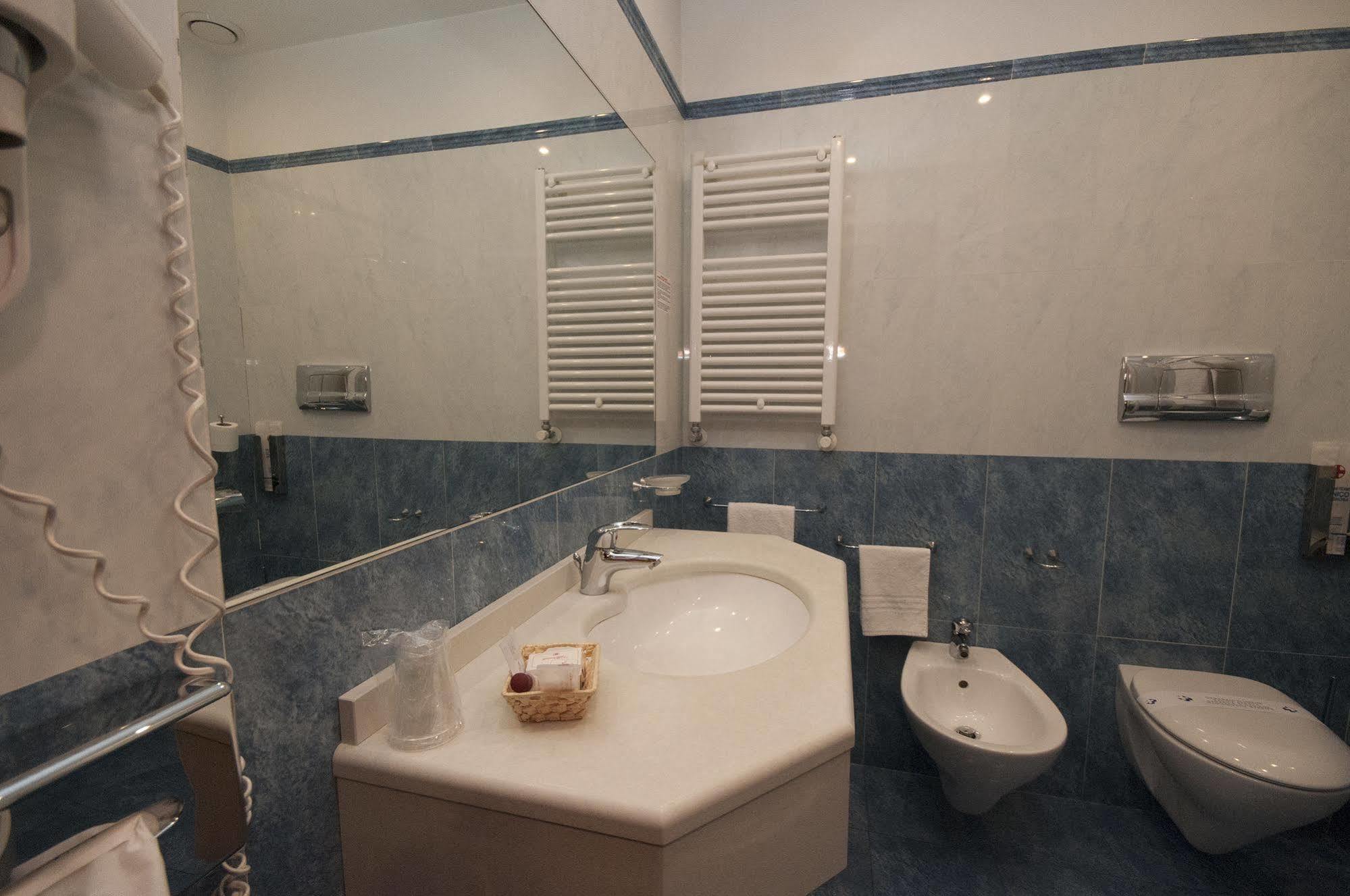 Hotel Brindor Poirino Zewnętrze zdjęcie