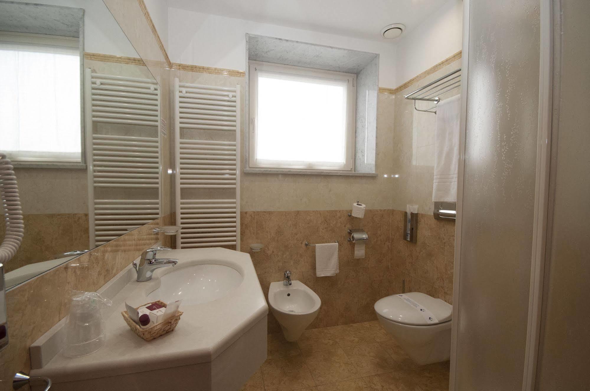 Hotel Brindor Poirino Zewnętrze zdjęcie