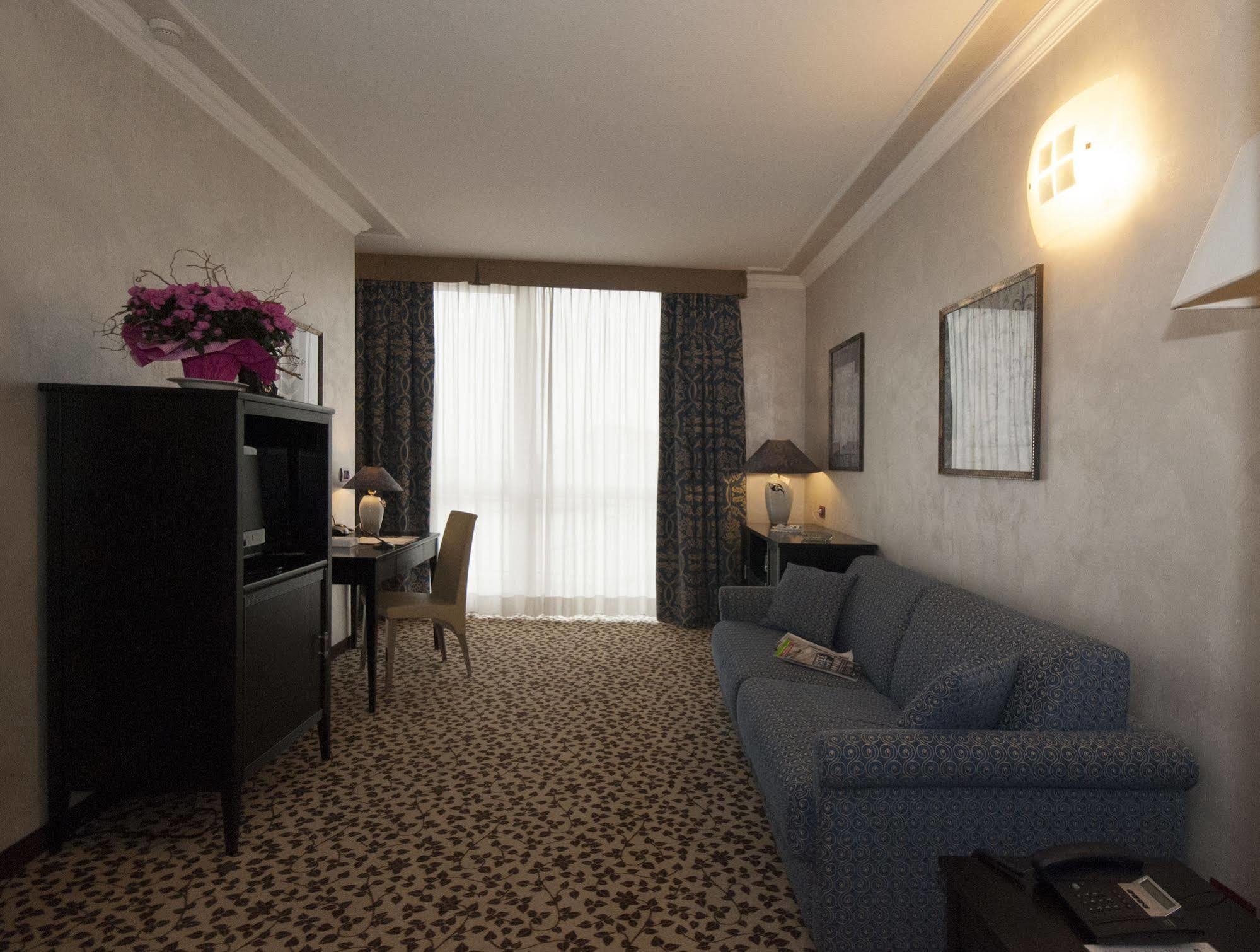 Hotel Brindor Poirino Zewnętrze zdjęcie