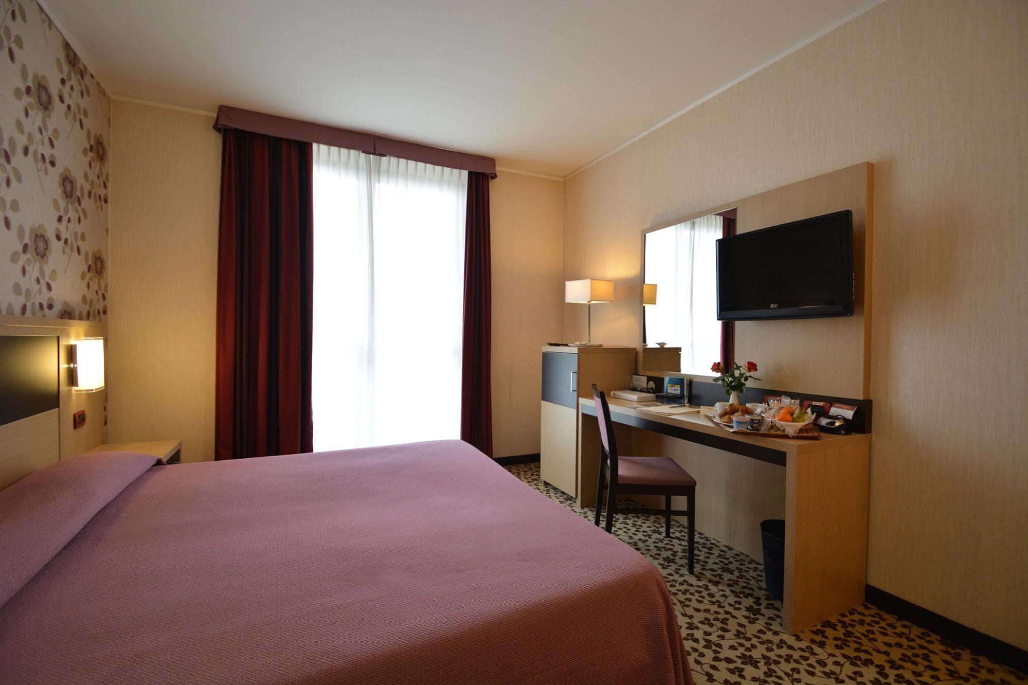 Hotel Brindor Poirino Zewnętrze zdjęcie