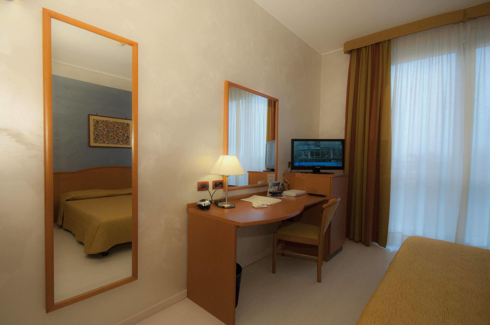 Hotel Brindor Poirino Zewnętrze zdjęcie