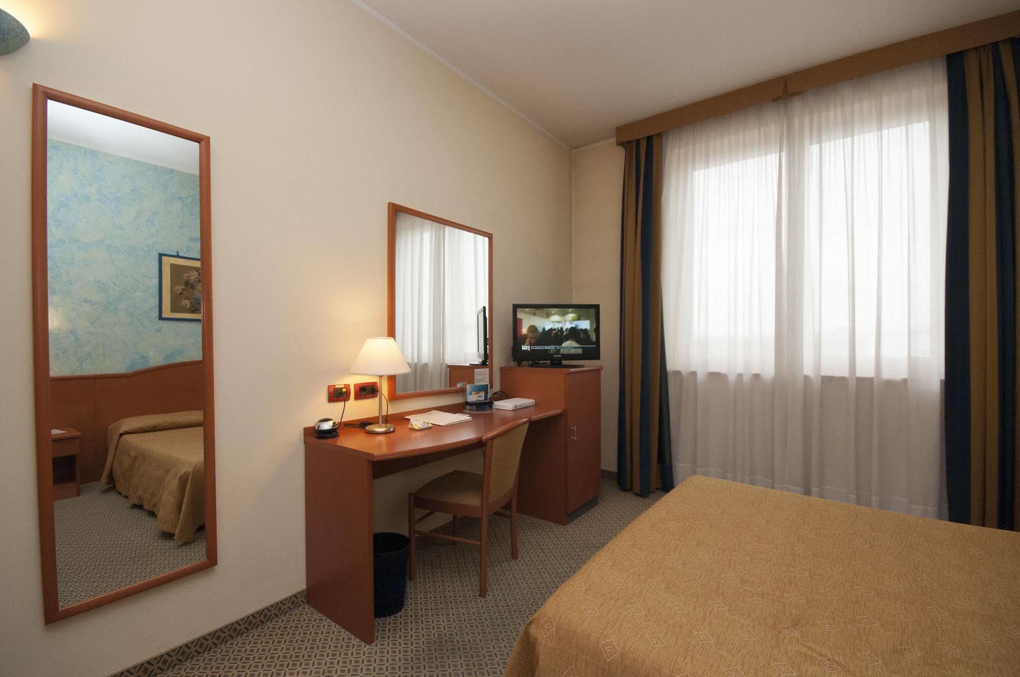 Hotel Brindor Poirino Zewnętrze zdjęcie