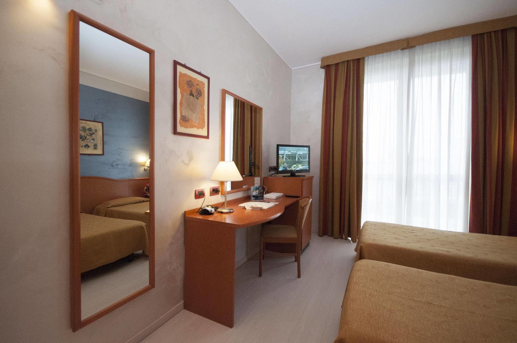 Hotel Brindor Poirino Zewnętrze zdjęcie