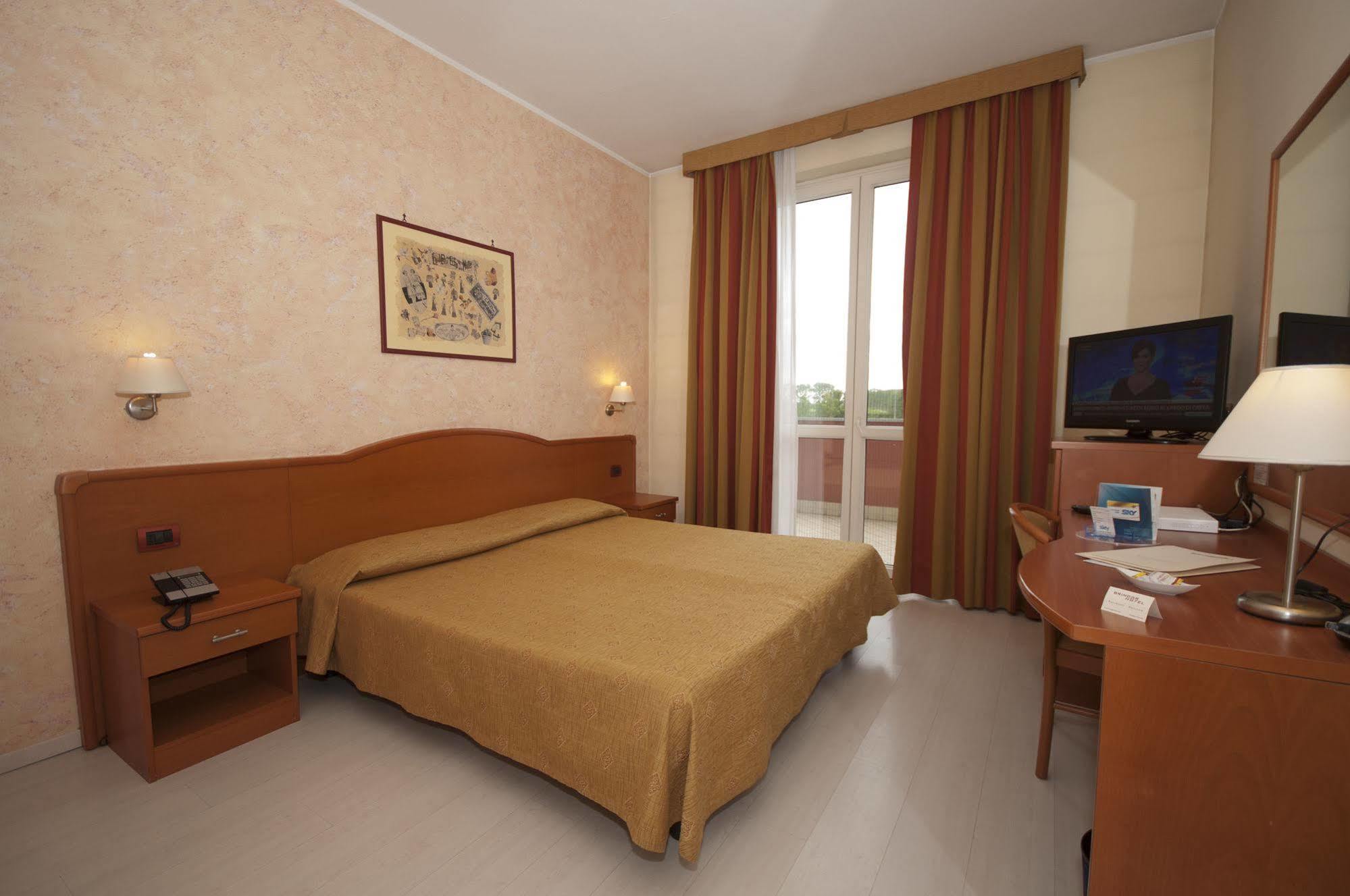 Hotel Brindor Poirino Zewnętrze zdjęcie